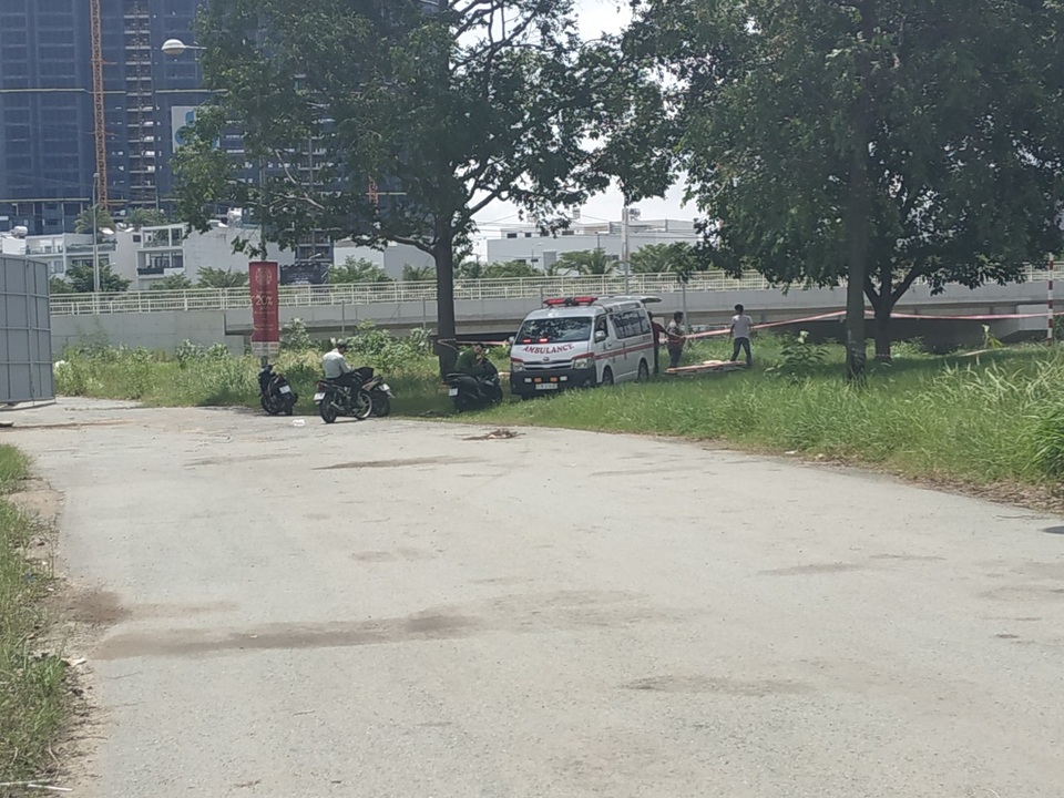 Người đàn ông tử vong bên cạnh chiếc xe SH - 1 Người đàn ông tử vong bên cạnh chiếc xe SH - 1