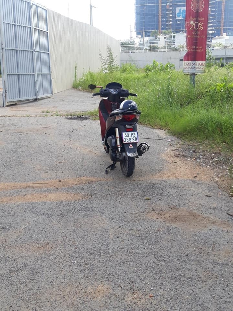 Người đàn ông tử vong bên cạnh chiếc xe SH - 3 Người đàn ông tử vong bên cạnh chiếc xe SH - 3