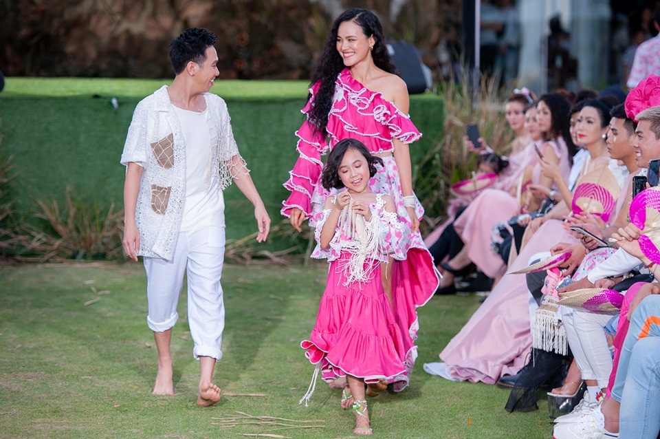 Song Hằng, H’Hen Niê cùng dàn sao đọ vẻ gợi cảm hút hồn - 11 Song Hằng, H’Hen Niê cùng dàn sao đọ vẻ gợi cảm hút hồn - 11