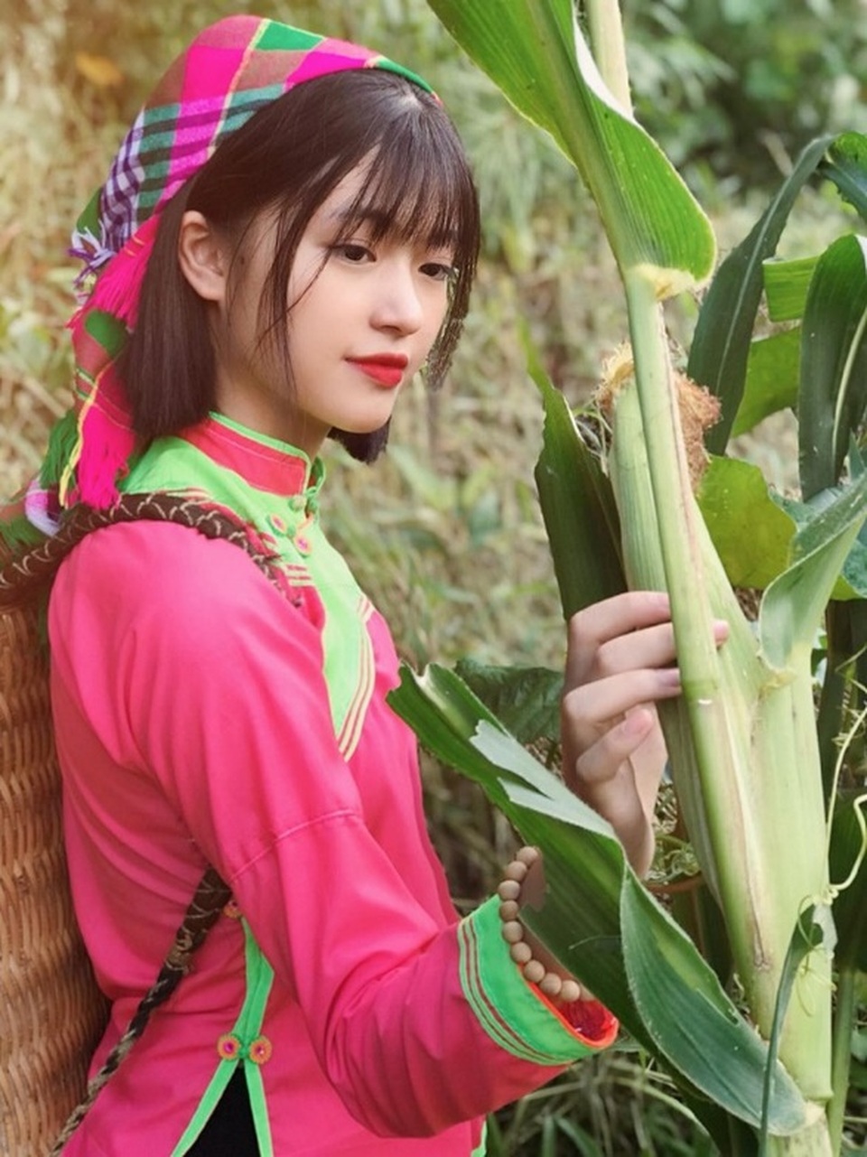 Xao xuyến nét đẹp trong sáng của cô gái dân tộc Giáy - 7 Xao xuyến nét đẹp trong sáng của cô gái dân tộc Giáy - 7