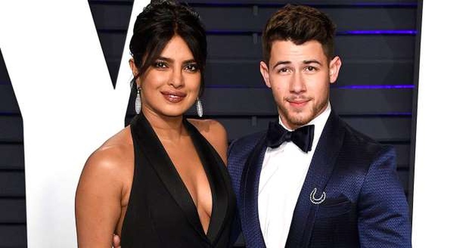 Priyanka Chopra mừng sinh nhật bên chồng kém tuổi - 12 Priyanka Chopra mừng sinh nhật bên chồng kém tuổi - 12