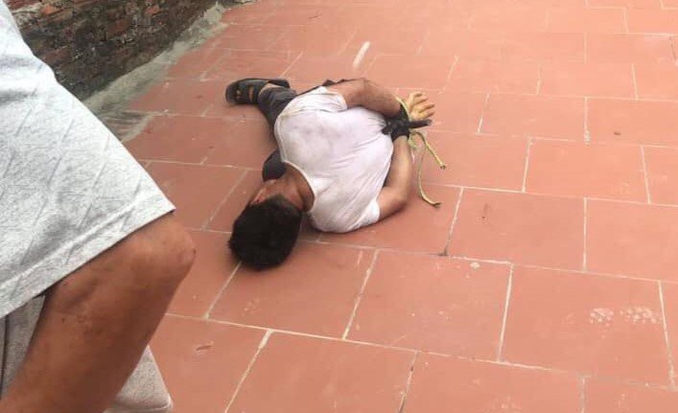 Bắt người đàn ông nghi sàm sỡ bé gái 14 tuổi tại nhà nạn nhân - 2 Bắt người đàn ông nghi sàm sỡ bé gái 14 tuổi tại nhà nạn nhân - 2