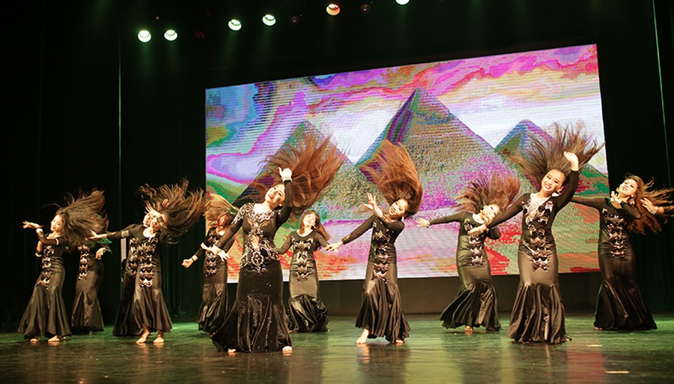 Đêm hội ngộ nóng bỏng của những vũ công bellydance - 2 Đêm hội ngộ nóng bỏng của những vũ công bellydance - 2