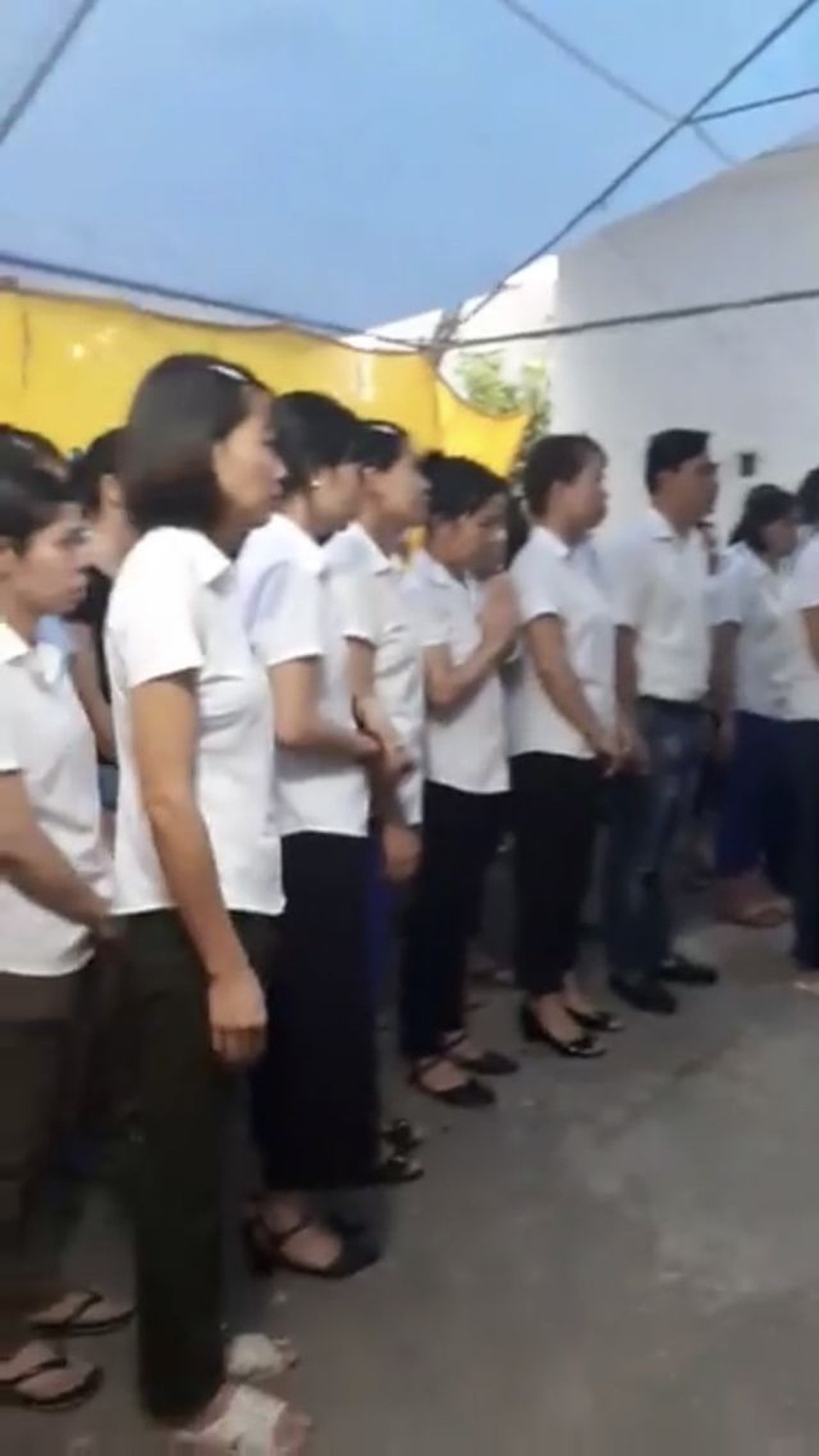 Người phụ nữ bất hạnh trút hơi thở cuối cùng trong vòng tay nhân ái của bạn đọc Dân trí - 7 Người phụ nữ bất hạnh trút hơi thở cuối cùng trong vòng tay nhân ái của bạn đọc Dân trí - 7