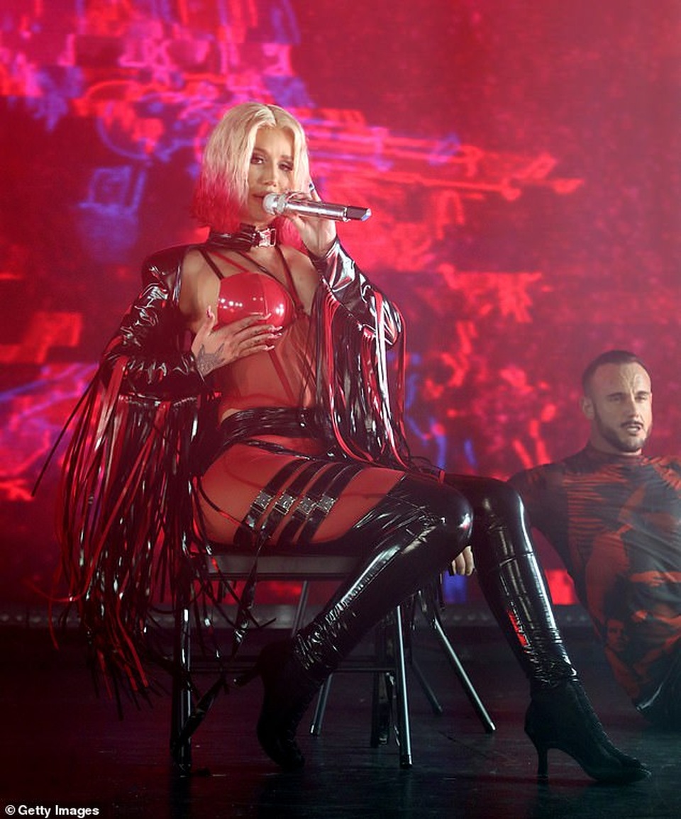 Iggy Azalea mặc đồ gợi cảm trình diễn bốc lửa - 9 Iggy Azalea mặc đồ gợi cảm trình diễn bốc lửa - 9