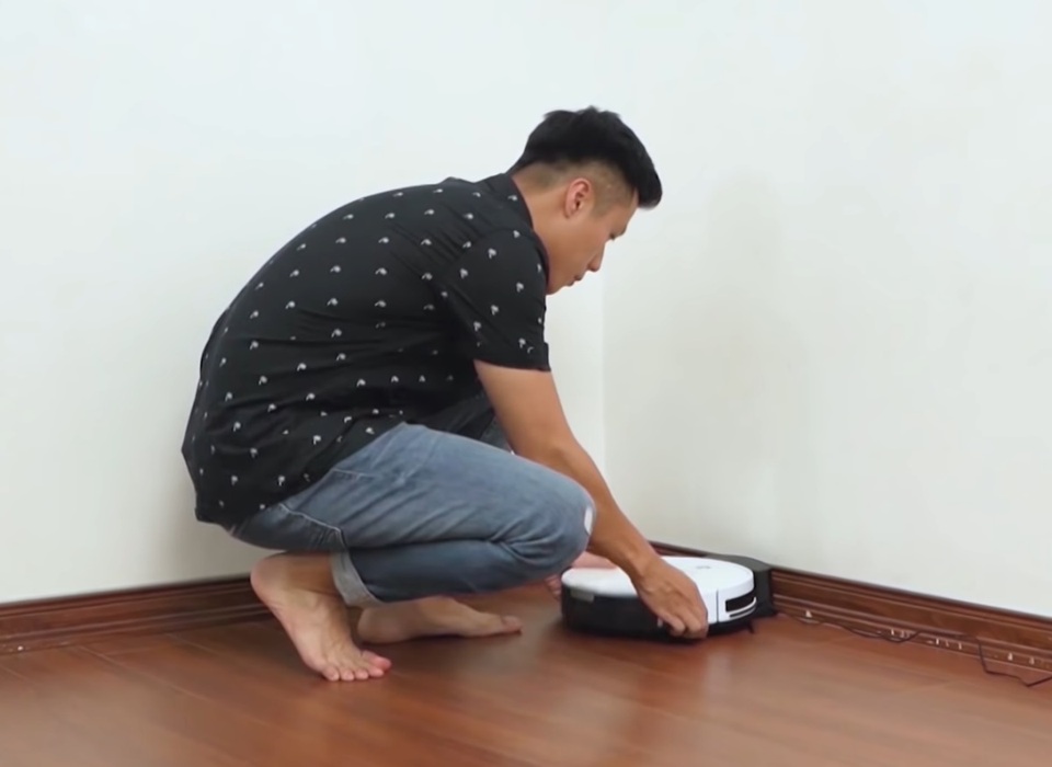 Những lỗi người dùng thường mắc phải khi sử dụng Robot hút bụi thông minh - 2 Những lỗi người dùng thường mắc phải khi sử dụng Robot hút bụi thông minh - 2
