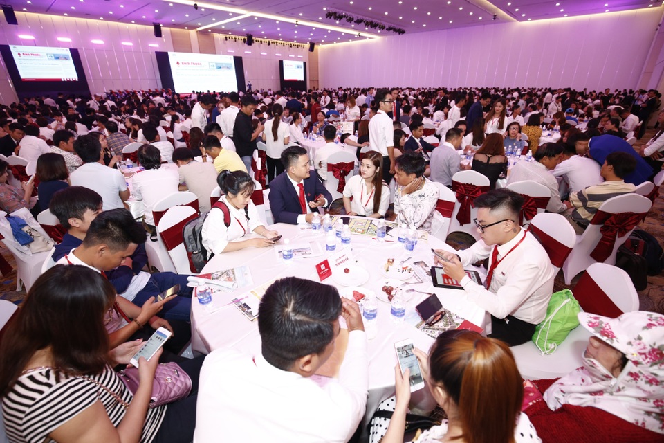Hơn 2.000 khách hàng tranh mua sản phẩm của dự án Cát Tường Phú Hưng - 1 Hơn 2.000 khách hàng tranh mua sản phẩm của dự án Cát Tường Phú Hưng - 1