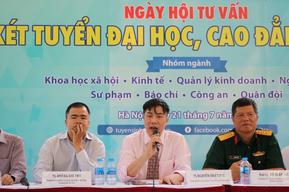 Hầu hết thí sinh đổi nguyện vọng xét tuyển đại học sau khi biết điểm thi - 3 Hầu hết thí sinh đổi nguyện vọng xét tuyển đại học sau khi biết điểm thi - 3