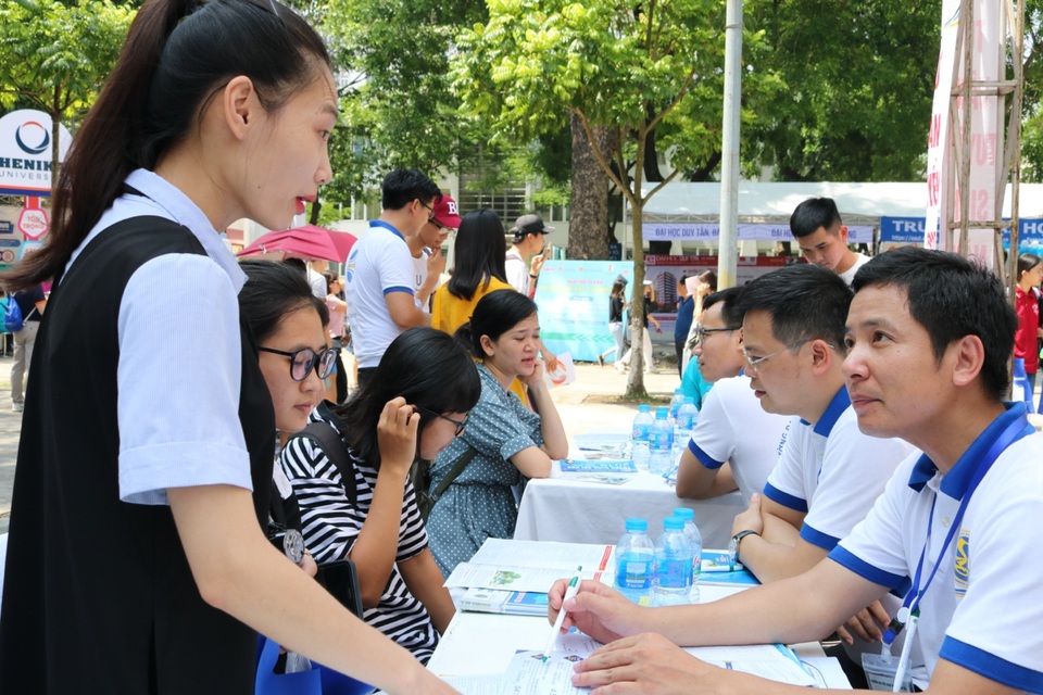 Hầu hết thí sinh đổi nguyện vọng xét tuyển đại học sau khi biết điểm thi - 5 Hầu hết thí sinh đổi nguyện vọng xét tuyển đại học sau khi biết điểm thi - 5