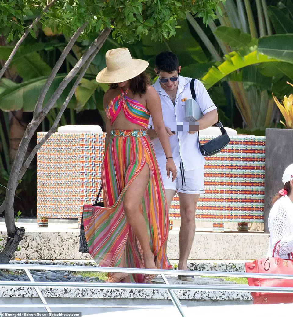 Priyanka Chopra mừng sinh nhật bên chồng kém tuổi - 1 Priyanka Chopra mừng sinh nhật bên chồng kém tuổi - 1