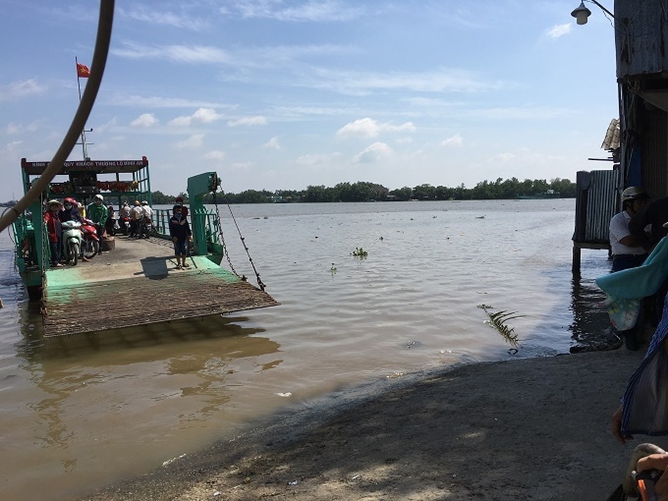Sự thật về tảng đá nổi được trăm người tranh nhau vái lạy ở Long An - 2 Sự thật về tảng đá nổi được trăm người tranh nhau vái lạy ở Long An - 2