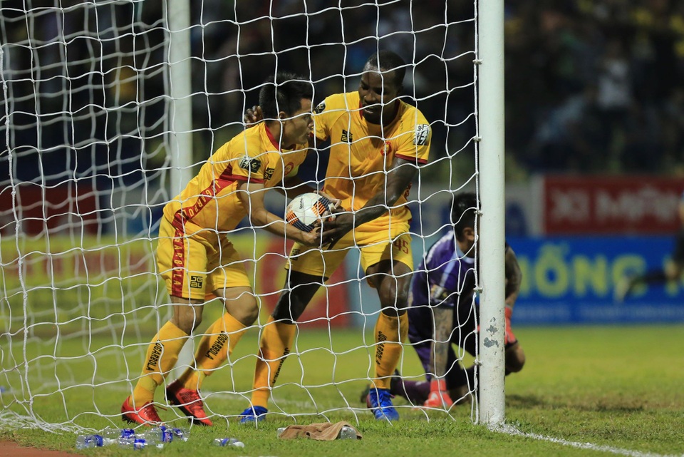 Hòa kịch tính CLB Thanh Hoá, TP HCM giữ chắc ngôi đầu V-League - 4