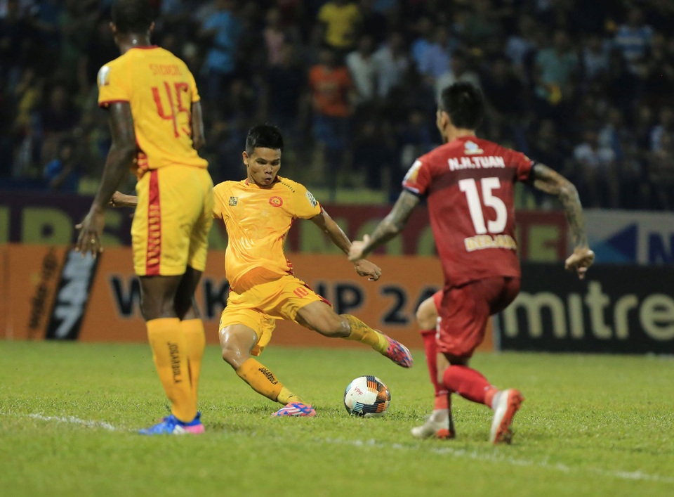 Hòa kịch tính CLB Thanh Hoá, TP HCM giữ chắc ngôi đầu V-League - 2