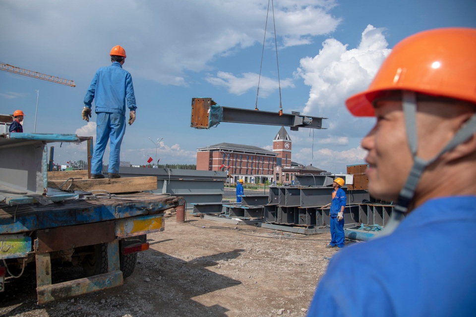 Cánh tay nối dài gây tranh cãi của Trung Quốc tại “cửa ngõ” châu Âu - 3 Cánh tay nối dài gây tranh cãi của Trung Quốc tại “cửa ngõ” châu Âu - 3