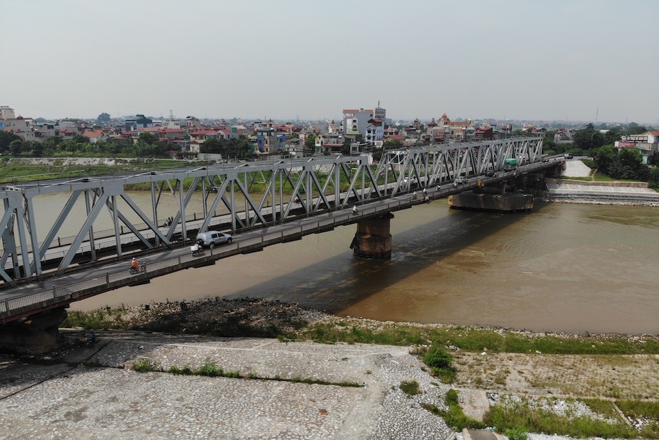 Mặt cầu cửa ngõ Hà Nội nham nhở sống trâu, ổ gà - 12 Mặt cầu cửa ngõ Hà Nội nham nhở sống trâu, ổ gà - 12