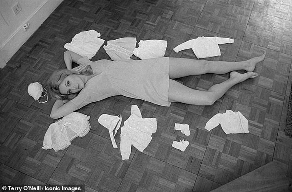 Nữ diễn viên xấu số Sharon Tate trong những khuôn hình cuối cùng trước bi kịch định mệnh - 2 Nữ diễn viên xấu số Sharon Tate trong những khuôn hình cuối cùng trước bi kịch định mệnh - 2