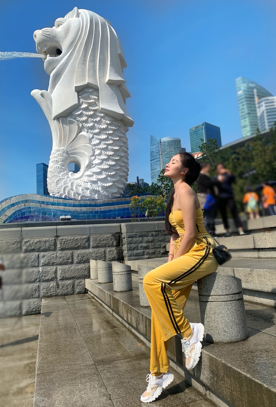 Yaya Trương Nhi cùng Băng Di, MLee, Trang Pháp sang Singapore cổ vũ bóng đá - 8
