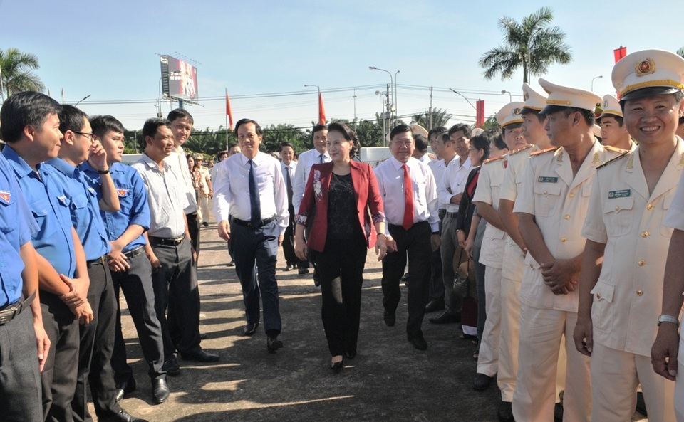 Chủ tịch Quốc hội Nguyễn Thị Kim Ngân viếng Nghĩa trang liệt sĩ Vĩnh Long - 1 Chủ tịch Quốc hội Nguyễn Thị Kim Ngân viếng Nghĩa trang liệt sĩ Vĩnh Long - 1