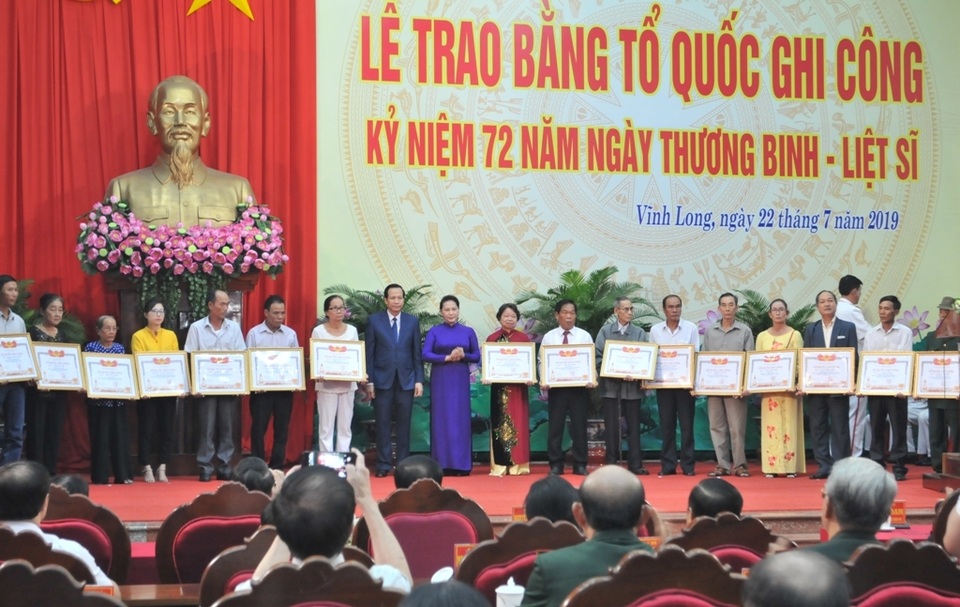 Chủ tịch Quốc hội: Không để gia đình người có công có mức sống thấp hơn cộng đồng dân cư - 1 Chủ tịch Quốc hội: Không để gia đình người có công có mức sống thấp hơn cộng đồng dân cư - 1