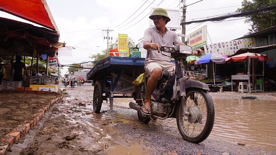 Con đường đau khổ tại TPHCM: Chậm sửa vì còn chờ... duyệt! - 3 Con đường đau khổ tại TPHCM: Chậm sửa vì còn chờ... duyệt! - 3