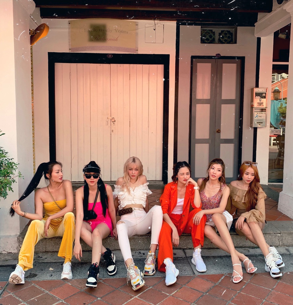 Yaya Trương Nhi cùng Băng Di, MLee, Trang Pháp sang Singapore cổ vũ bóng đá - 6