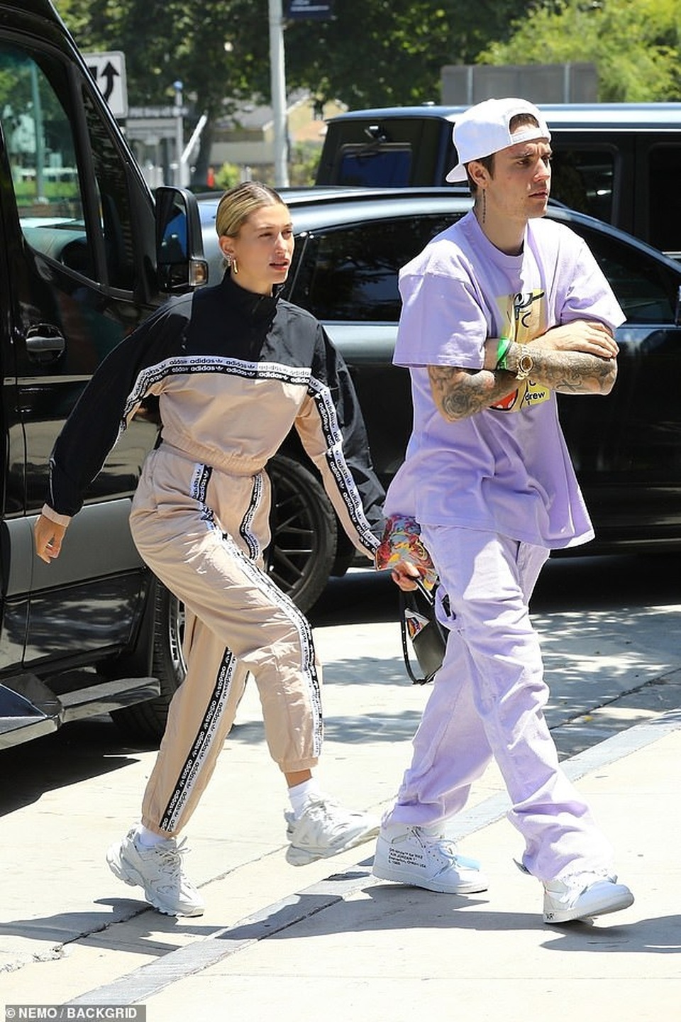 Hailey Baldwin khoe ngực gợi cảm đi ăn cùng Justin Bieber - 7 Hailey Baldwin khoe ngực gợi cảm đi ăn cùng Justin Bieber - 7