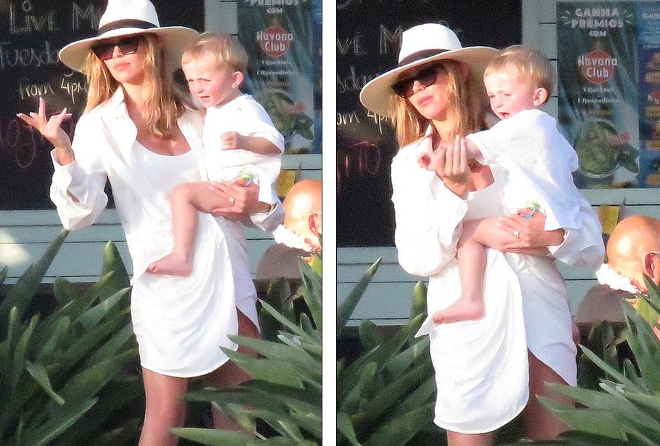 Dáng thon đáng ngưỡng mộ của siêu mẫu 4 con Abbey Clancy - 5 Dáng thon đáng ngưỡng mộ của siêu mẫu 4 con Abbey Clancy - 5