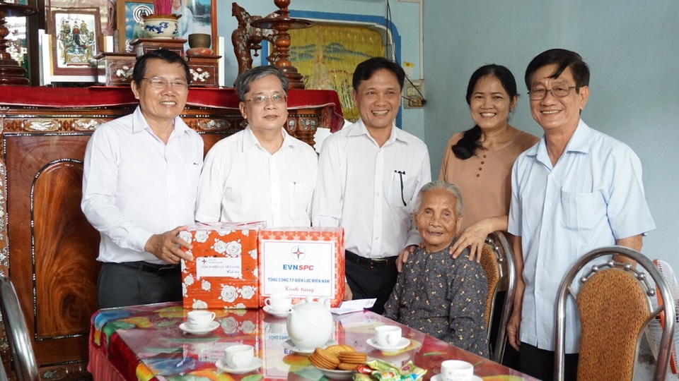 Ngành Điện miền Nam với nhiều hoạt động ý nghĩa hướng đến Ngày Thương binh, liệt sĩ 27/7 - 2 Ngành Điện miền Nam với nhiều hoạt động ý nghĩa hướng đến Ngày Thương binh, liệt sĩ 27/7 - 2