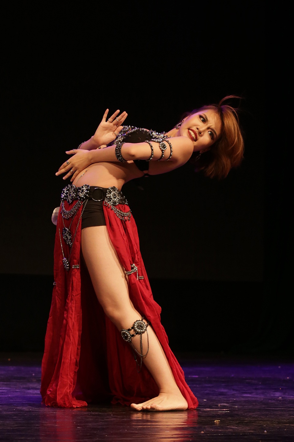 Không thể rời mắt trước đường cong quyến rũ của các vũ công bellydance - 9 Không thể rời mắt trước đường cong quyến rũ của các vũ công bellydance - 9