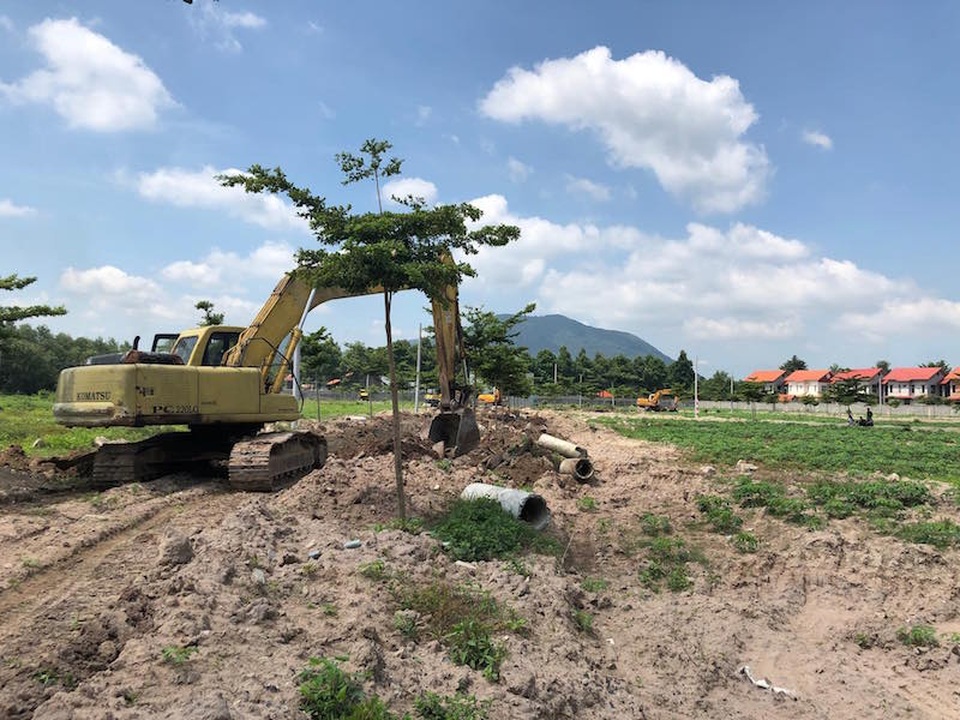 Bát nháo tình trạng “xẻ thịt” đất quy hoạch để phân lô, bán nền - 1 Bát nháo tình trạng “xẻ thịt” đất quy hoạch để phân lô, bán nền - 1