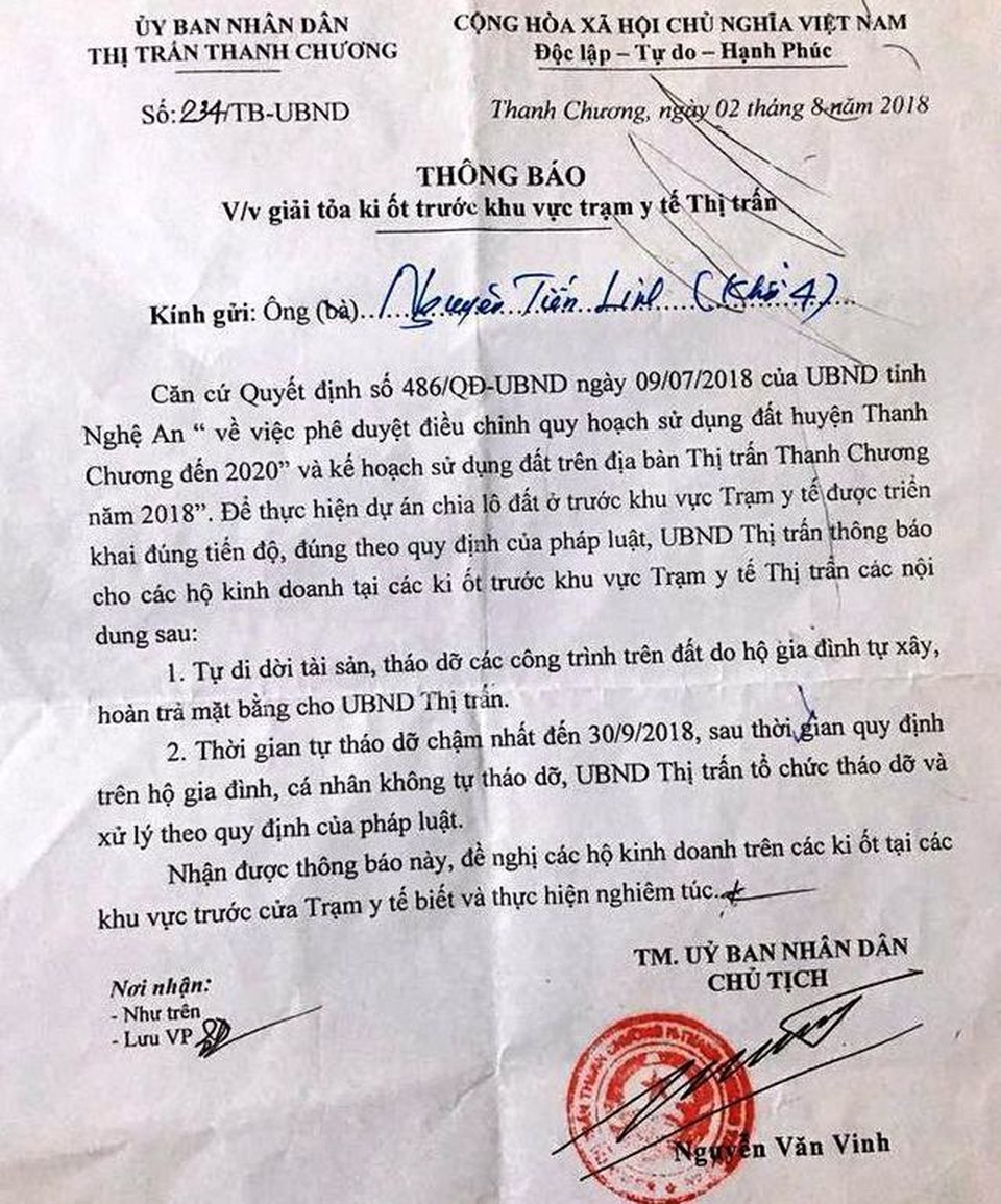 Hàng loạt ki ốt bị giải tỏa để phân lô, đấu giá: Chính quyền vòng vo trách nhiệm - 3 Hàng loạt ki ốt bị giải tỏa để phân lô, đấu giá: Chính quyền vòng vo trách nhiệm - 3