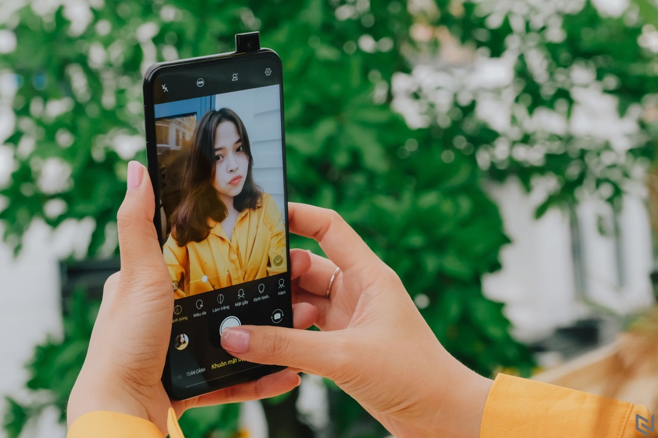Điểm mặt những mẫu smartphone camera trượt đáng chú ý vừa ra mắt - 3 Điểm mặt những mẫu smartphone camera trượt đáng chú ý vừa ra mắt - 3