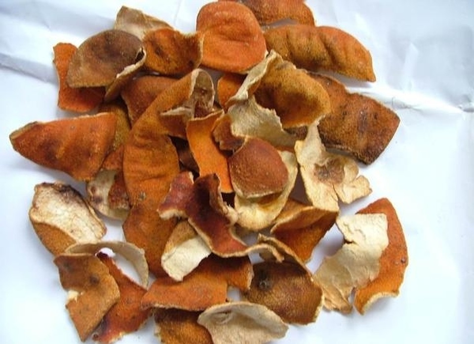 Nhặt vỏ quýt bỏ đi, chôn đất 6 năm sau đào lên bán 6 triệu đồng/kg - 2 Nhặt vỏ quýt bỏ đi, chôn đất 6 năm sau đào lên bán 6 triệu đồng/kg - 2