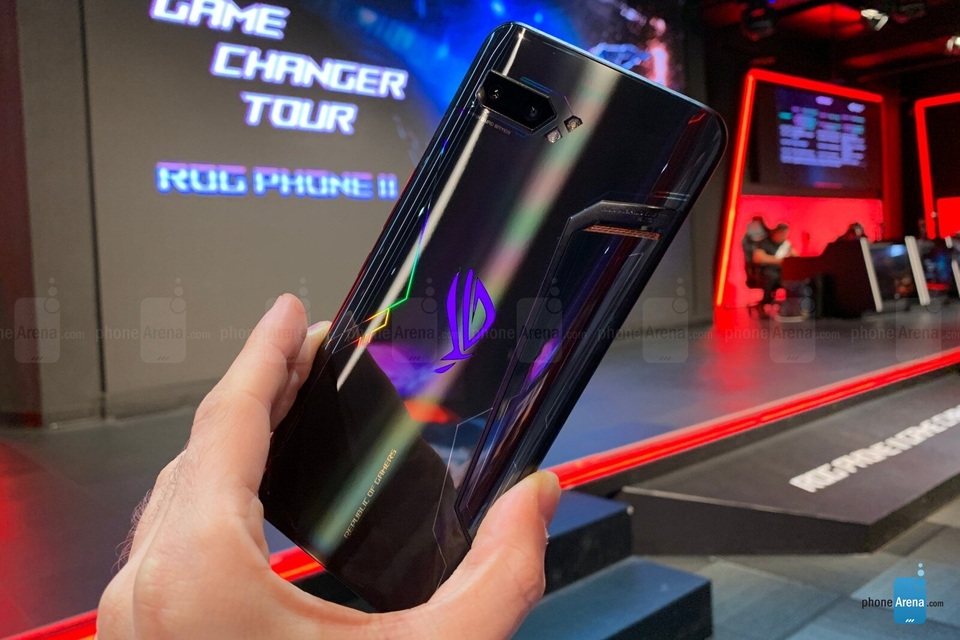 Asus trình làng smartphone chơi game ROG Phone 2 cấu hình siêu “khủng” - 7 Asus trình làng smartphone chơi game ROG Phone 2 cấu hình siêu “khủng” - 7