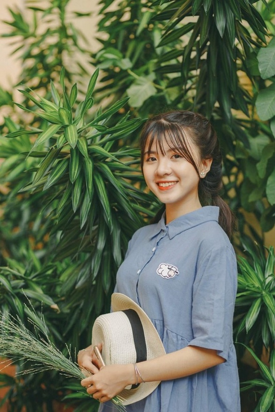 Thiếu nữ Bến Tre gây sốt mạng trong trang phục Campuchia - 4 Thiếu nữ Bến Tre gây sốt mạng trong trang phục Campuchia - 4