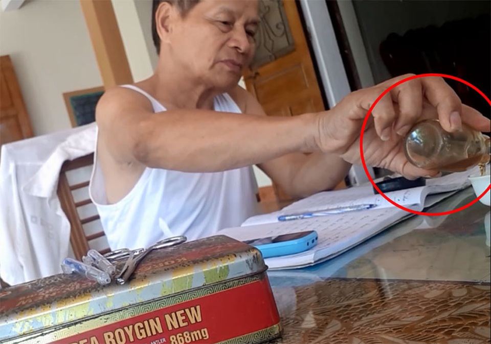 Vụ “thầy lang” chẩn đoán bệnh dại bằng phương pháp lạ ở Hà Tĩnh: Cam kết chấm dứt hành nghề - 1 Vụ “thầy lang” chẩn đoán bệnh dại bằng phương pháp lạ ở Hà Tĩnh: Cam kết chấm dứt hành nghề - 1