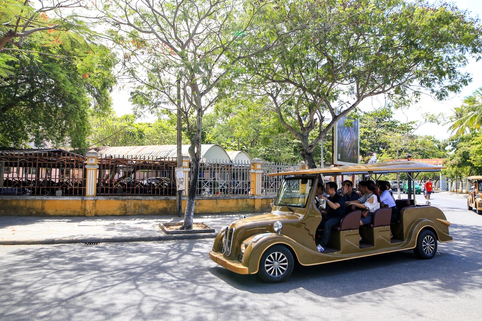 Hội An đưa vào hoạt động xe buýt điện cổ điển Hội An đưa vào hoạt động xe buýt điện cổ điển
