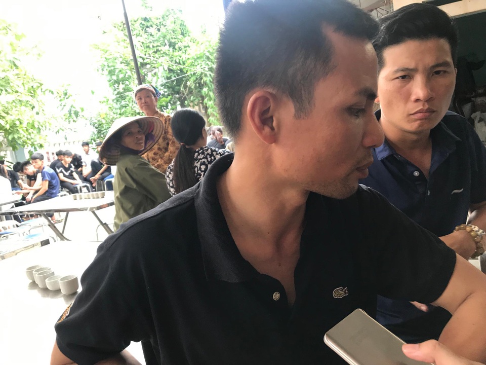 Sau tai nạn thảm khốc, tang trắng bao trùm xóm nhỏ - 2 Sau tai nạn thảm khốc, tang trắng bao trùm xóm nhỏ - 2