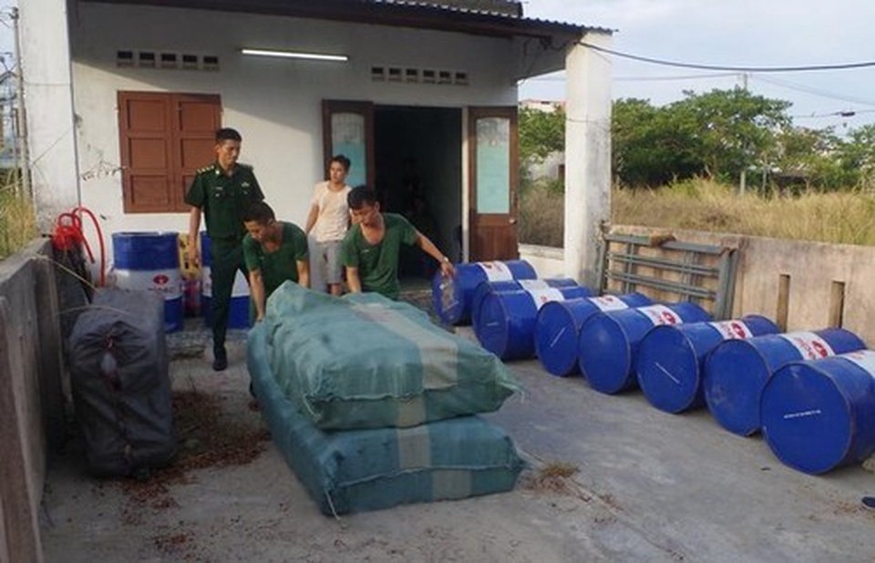 Phát hiện cơ sở sản xuất dầu nhớt giả nhãn hiệu Castrol tại Đà Nẵng - 1 Phát hiện cơ sở sản xuất dầu nhớt giả nhãn hiệu Castrol tại Đà Nẵng - 1