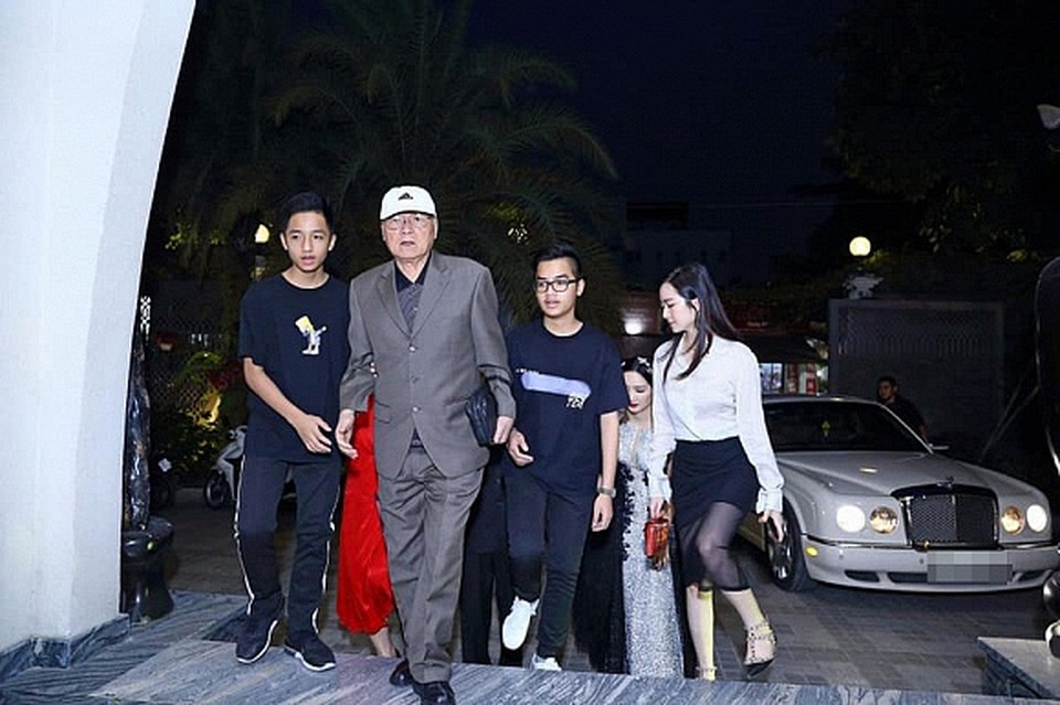 Nhiều nghệ sĩ chia buồn với hoa hậu Giáng My - 1 Nhiều nghệ sĩ chia buồn với hoa hậu Giáng My - 1