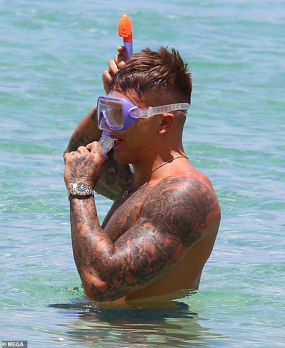 Olivia Buckland và chồng khoe loạt hình xăm khủng - 8 Olivia Buckland và chồng khoe loạt hình xăm khủng - 8