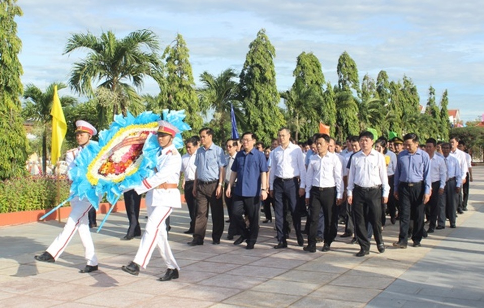Phú Yên cần coi trọng phát triển kinh tế tập thể và phát triển doanh nghiệp - 2 Phú Yên cần coi trọng phát triển kinh tế tập thể và phát triển doanh nghiệp - 2
