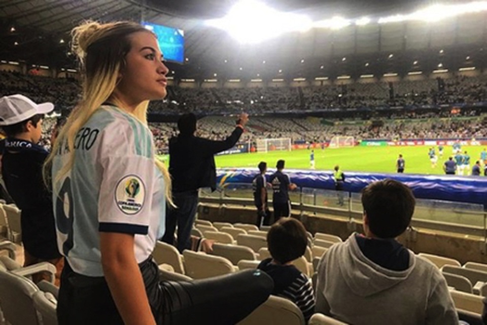 Sergio Aguero tận hưởng mùa hè rực lửa bên cô bạn gái xinh đẹp - 2 Sergio Aguero tận hưởng mùa hè rực lửa bên cô bạn gái xinh đẹp - 2