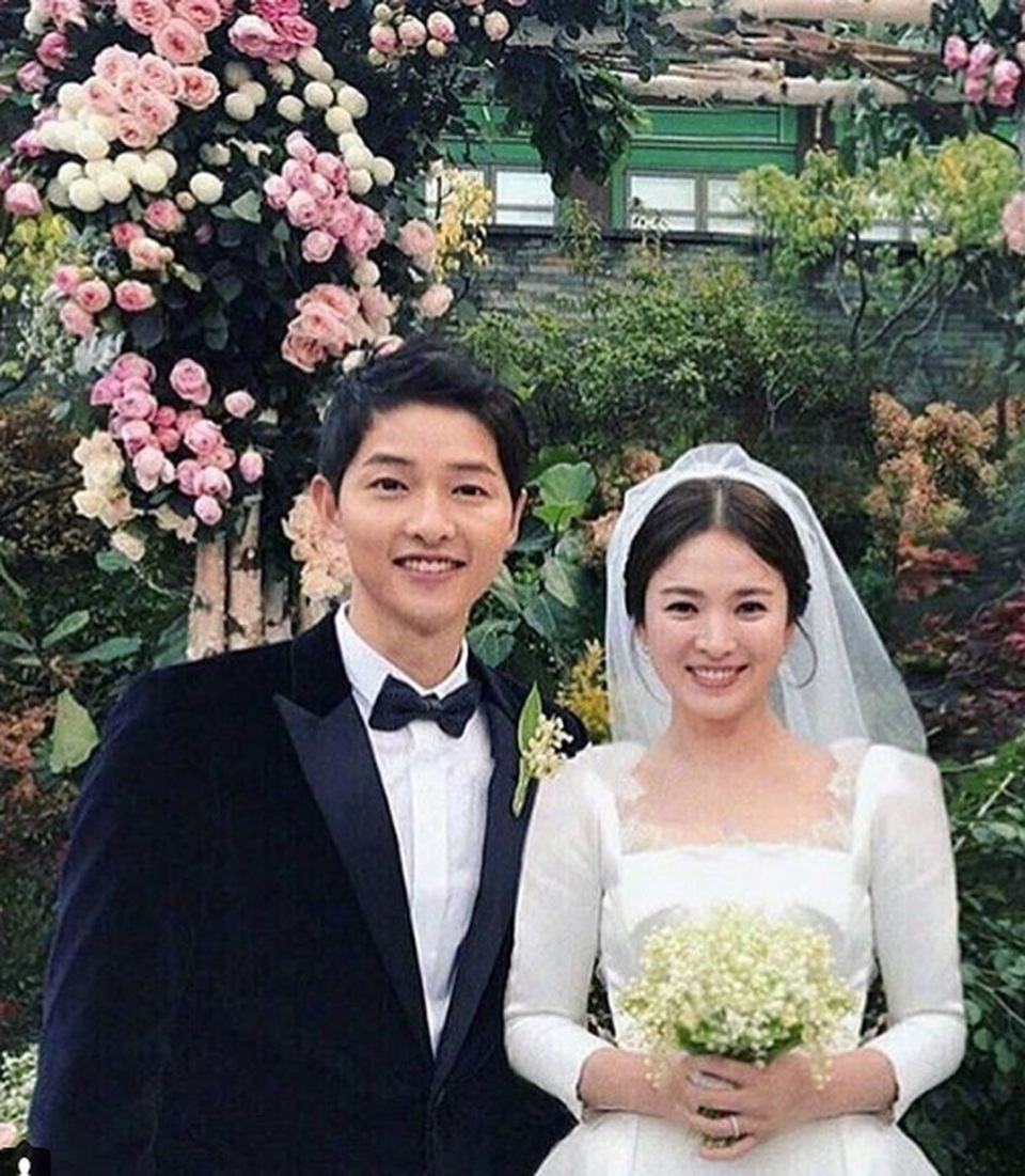 Hậu ly hôn, Song Hye Kyo mạnh tay gỡ bỏ hình ảnh liên quan tới chồng cũ - 2 Hậu ly hôn, Song Hye Kyo mạnh tay gỡ bỏ hình ảnh liên quan tới chồng cũ - 2