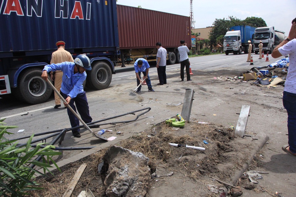 Khởi tố tài xế gây ra vụ xe tải đè chết 5 người ở Hải Dương - 1 Khởi tố tài xế gây ra vụ xe tải đè chết 5 người ở Hải Dương - 1