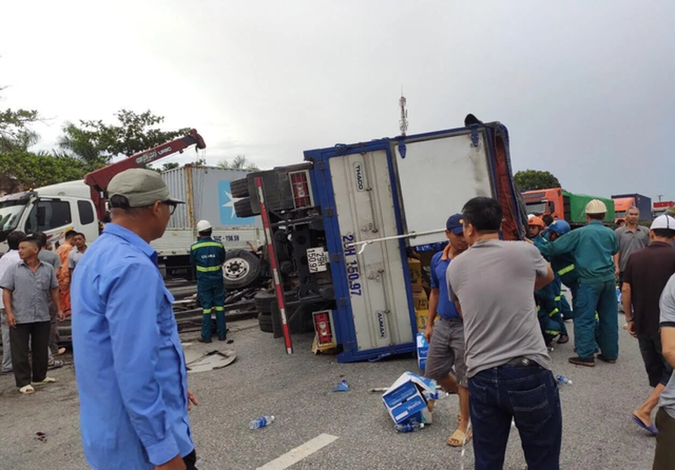 Sau 3 vụ tai nạn liên tiếp 7 người chết: Xử lý cấp bách “điểm đen” trên quốc lộ 5 - 1 Sau 3 vụ tai nạn liên tiếp 7 người chết: Xử lý cấp bách “điểm đen” trên quốc lộ 5 - 1