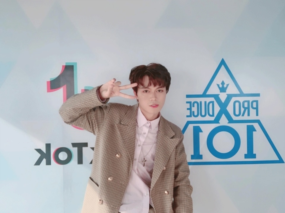 Tham dự Chung kết Produce X 101, Cường Jin chụp ảnh thân thiết với cựu thành viên KARA - 1 Tham dự Chung kết Produce X 101, Cường Jin chụp ảnh thân thiết với cựu thành viên KARA - 1