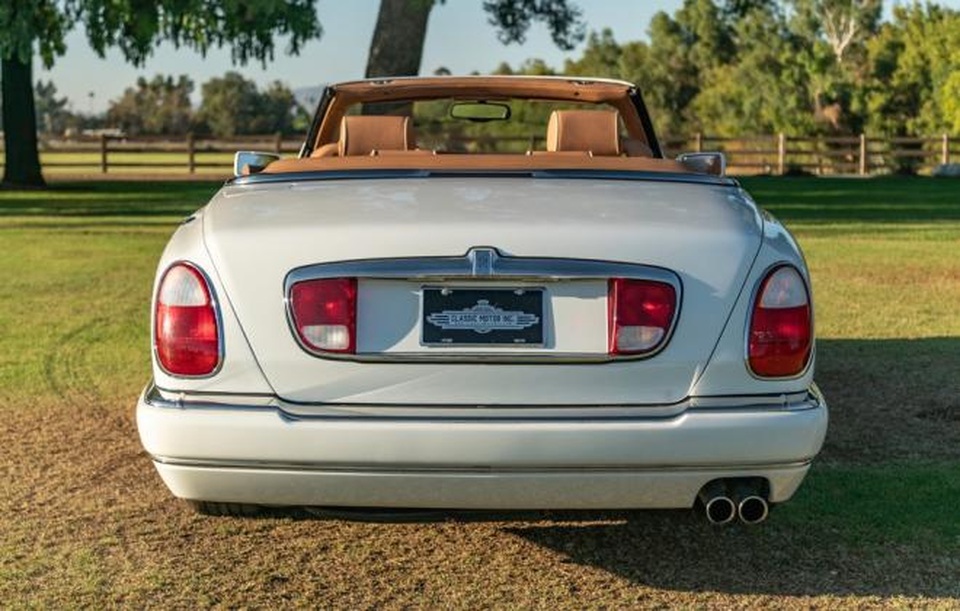 Mẫu Rolls-Royce bị áp phí trước bạ hơn 4 tỉ đồng tại Việt Nam có gì đặc biệt? - 13 Mẫu Rolls-Royce bị áp phí trước bạ hơn 4 tỉ đồng tại Việt Nam có gì đặc biệt? - 13