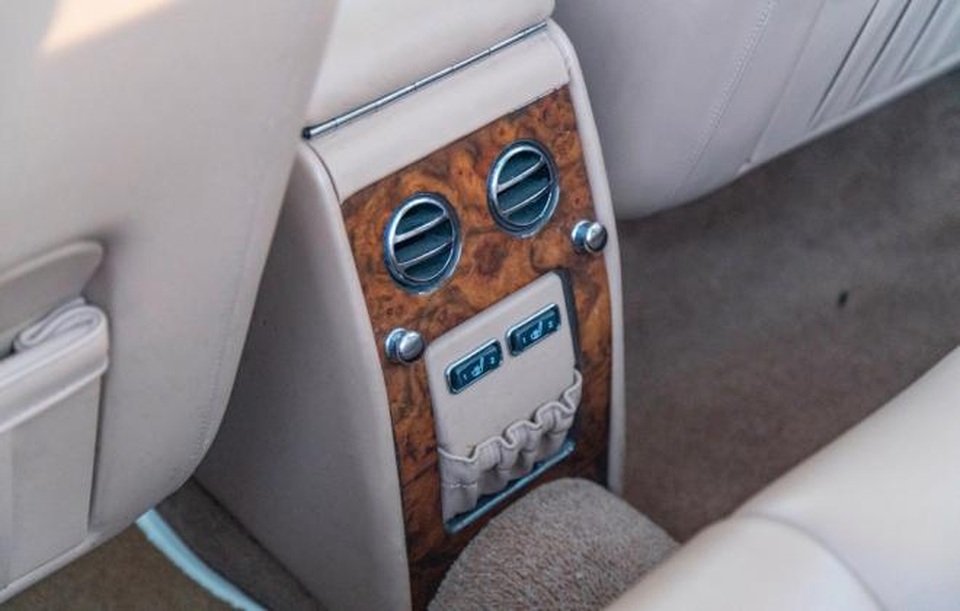 Mẫu Rolls-Royce bị áp phí trước bạ hơn 4 tỉ đồng tại Việt Nam có gì đặc biệt? - 22 Mẫu Rolls-Royce bị áp phí trước bạ hơn 4 tỉ đồng tại Việt Nam có gì đặc biệt? - 22