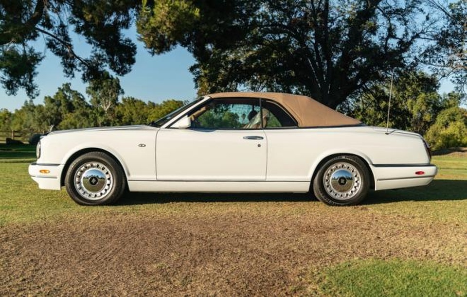 Mẫu Rolls-Royce bị áp phí trước bạ hơn 4 tỉ đồng tại Việt Nam có gì đặc biệt? - 9 Mẫu Rolls-Royce bị áp phí trước bạ hơn 4 tỉ đồng tại Việt Nam có gì đặc biệt? - 9